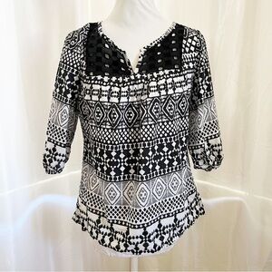 Mossimo black and white blouse Size Small